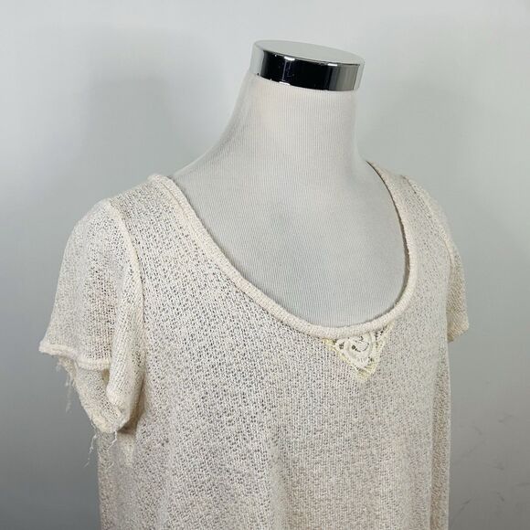 Torrid Size 1 Floral Doily Knit Top Ivory Cotton Blend Short Sleeve USA Made - Picture 1 of 4